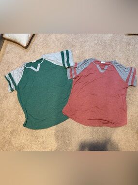 Women’s XXL vneck tshirts